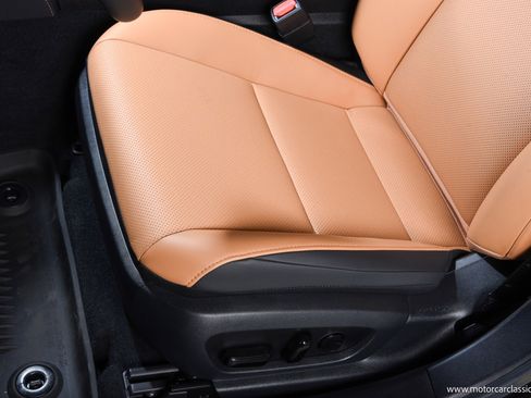 Used 2024 Lexus ES 300h w/ Premium Package image 34