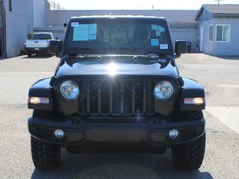 Used 2022 Jeep Gladiator Sport AWD/4WD image 2