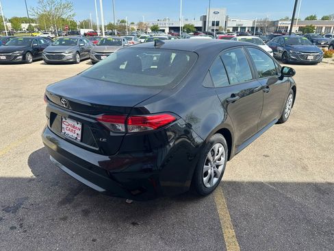 Used 2021 Toyota Corolla LE FWD image 5