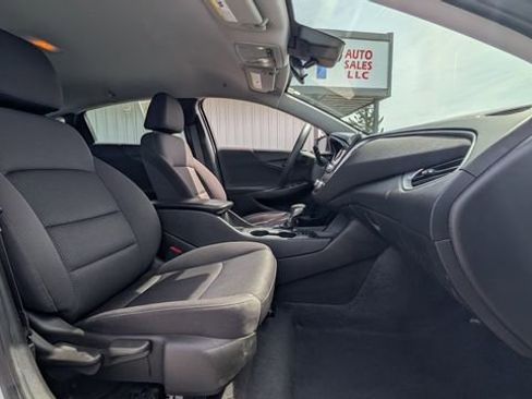 Used 2025 Chevrolet Malibu LS image 37