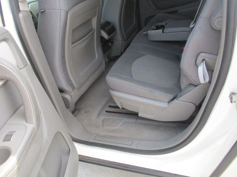 Used 2015 Chevrolet Traverse LT w/ Style and Technology Package FWD image 24