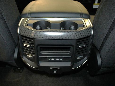 New 2026 RAM 1500 4x4 Crew Cab image 36