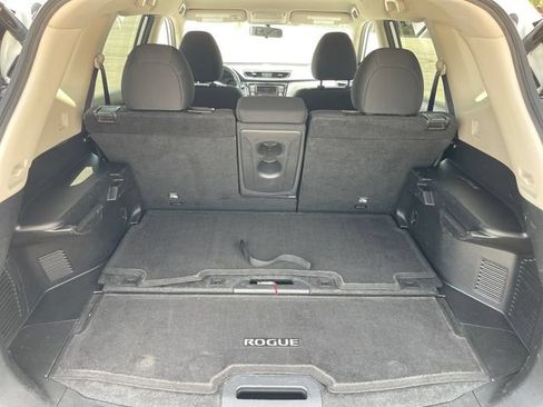 Used 2018 Nissan Rogue SV FWD image 19