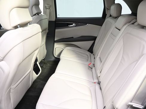 Used 2018 Lincoln MKX Reserve w/ Lincoln MKX Climate Package AWD/4WD image 21