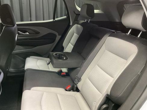 Used 2022 GMC Terrain SLE image 9