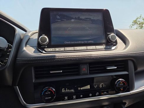 Used 2024 Nissan Rogue SV image 30