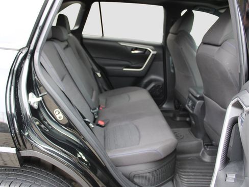 Used 2022 Toyota RAV4 SE image 34