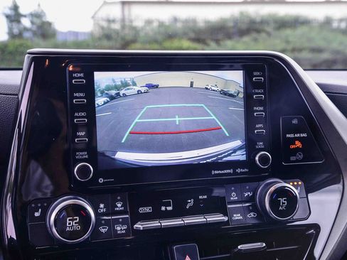 Certified 2022 Toyota Highlander XLE image 30