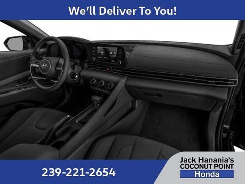 Used 2022 Hyundai Elantra SE FWD image 18
