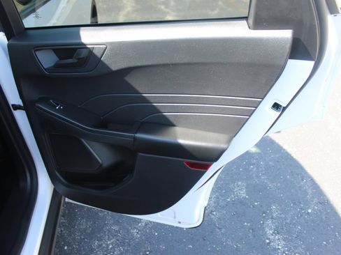 Used 2022 Ford Escape SE FWD image 12