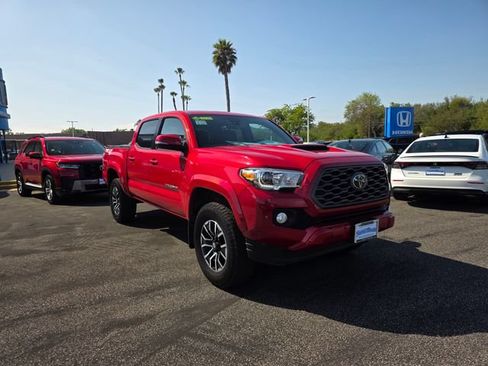 Used 2021 Toyota Tacoma TRD Sport w/ Technology Package AWD/4WD image 15