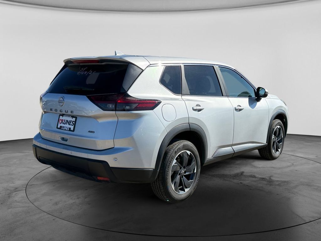 Used 2025 Nissan Rogue SV AWD/4WD image 9