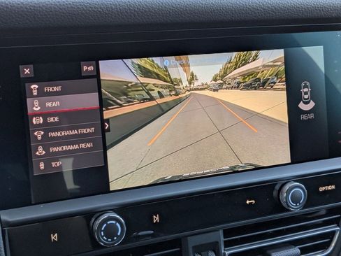 Certified 2025 Porsche Macan AWD/4WD image 19