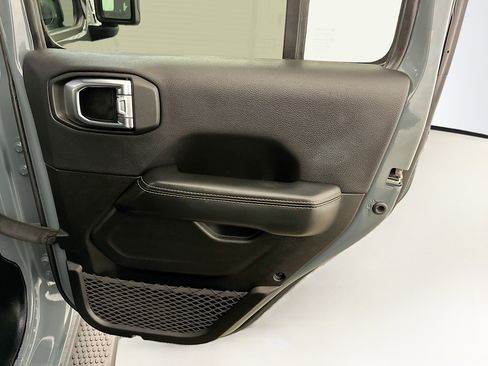 Used 2025 Jeep Wrangler Sahara image 30