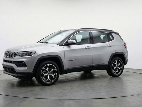Used 2025 Jeep Compass Limited AWD/4WD image 3