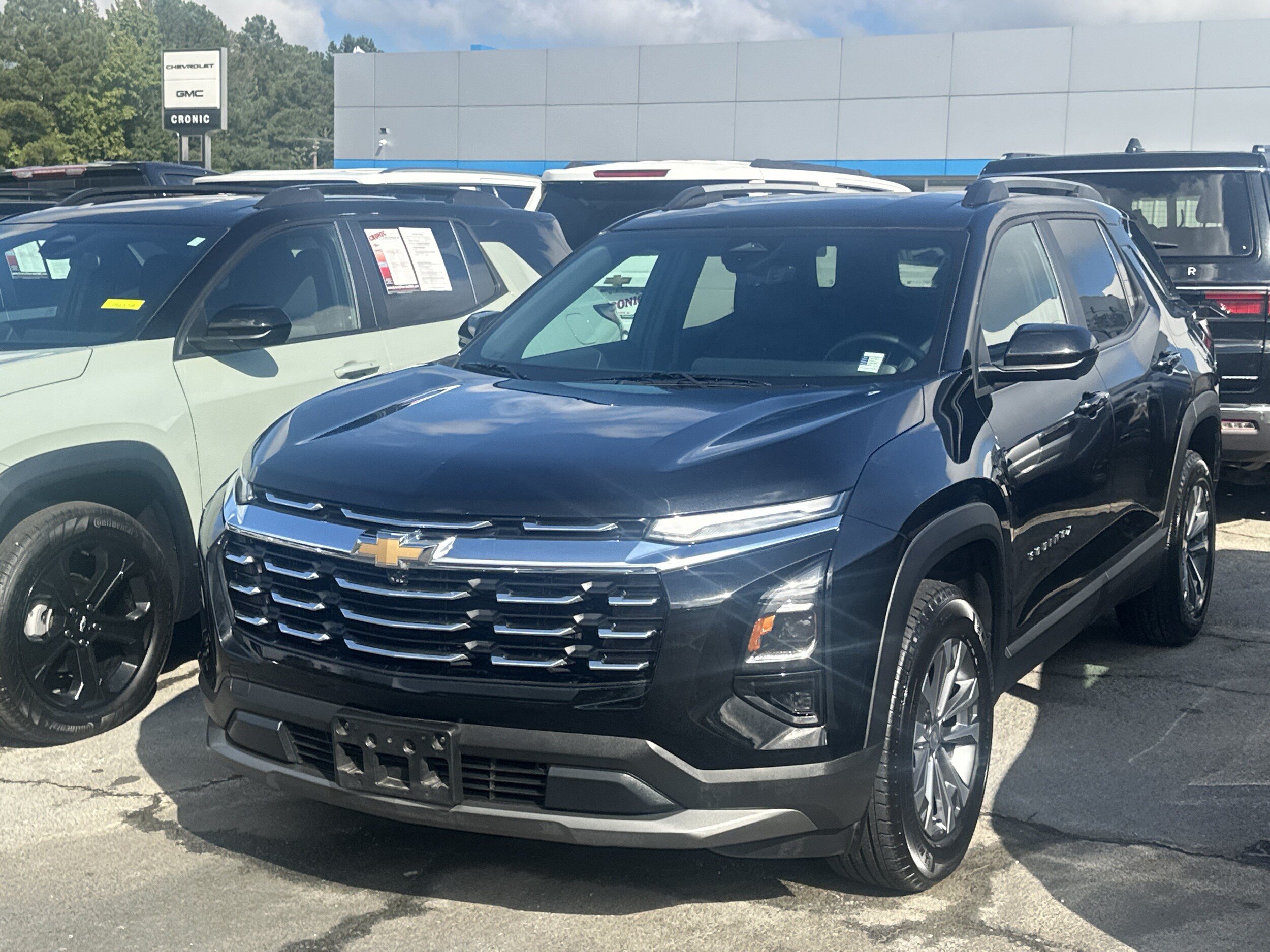 Used 2025 Chevrolet Equinox LT w/ Convenience Package II AWD/4WD image 3