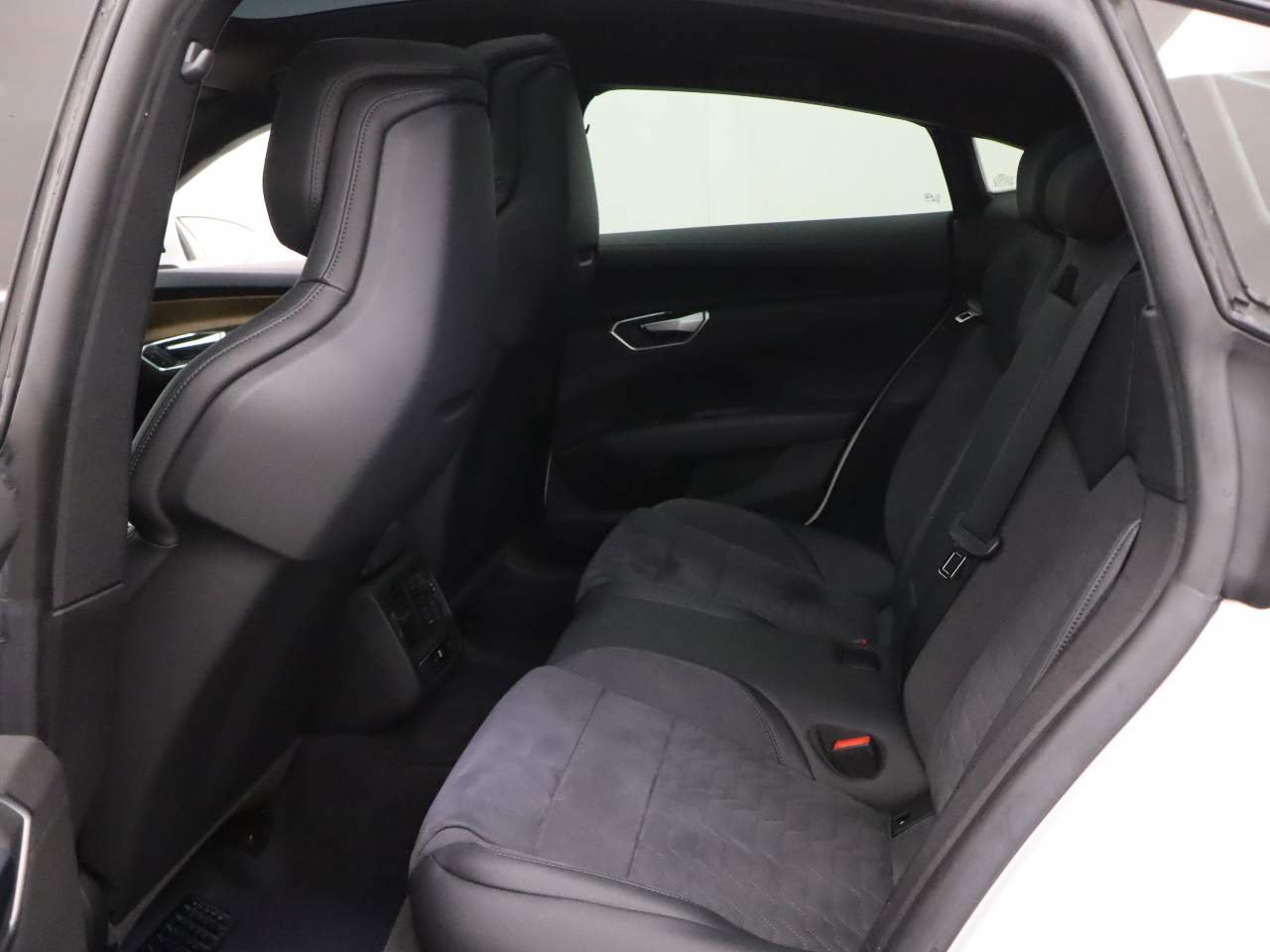 Used 2022 Audi e-tron GT Premium Plus AWD/4WD image 18