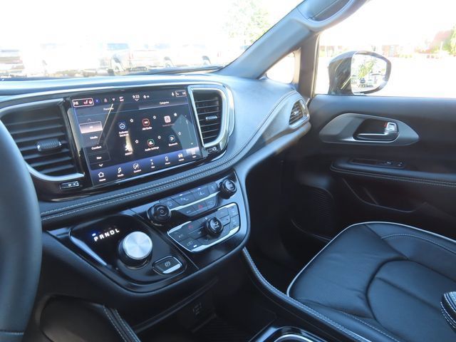 Used 2026 Chrysler Pacifica Limited w/ S Appearance Package AWD/4WD image 39