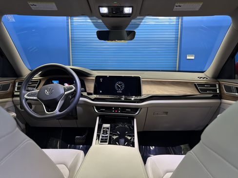 Used 2024 Volkswagen Atlas SE FWD image 29