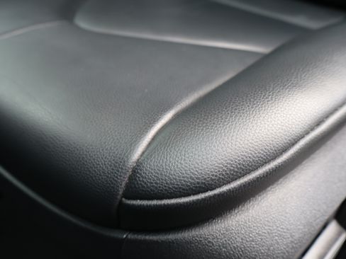 Used 2021 Toyota Highlander XLE AWD/4WD image 30