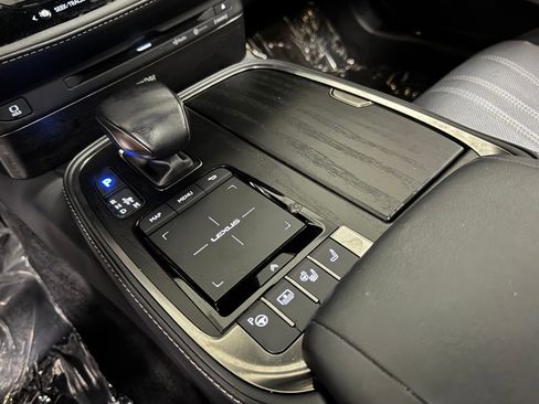 Used 2022 Lexus LS 500h AWD w/ Luxury Package image 36