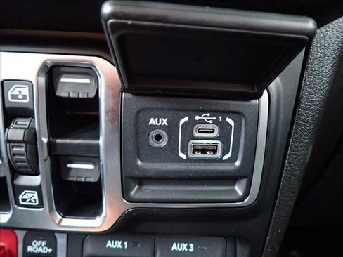 New 2025 Jeep Gladiator Willys image 16