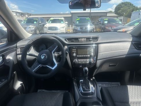 Used 2017 Nissan Rogue S FWD image 9