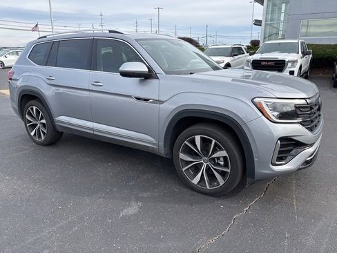 Certified 2024 Volkswagen Atlas SEL Premium R-Line image 5