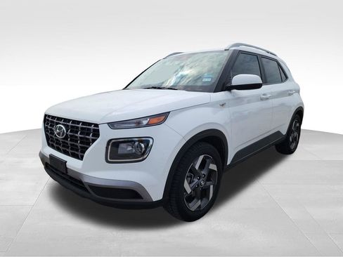 Used 2024 Hyundai Venue SEL FWD image 4