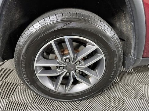 Used 2019 Jeep Grand Cherokee Limited image 12