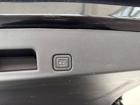 Used 2025 Buick Enclave Preferred AWD/4WD image 9