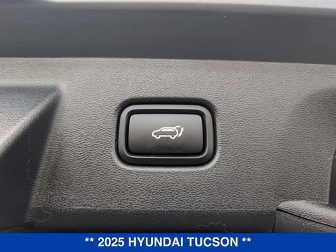 Used 2025 Hyundai Tucson Limited AWD/4WD image 32