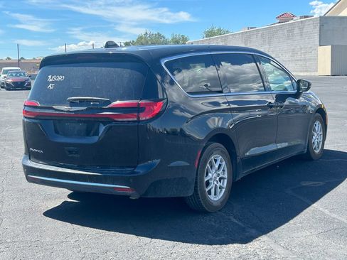 Used 2024 Chrysler Pacifica Touring-L FWD image 3