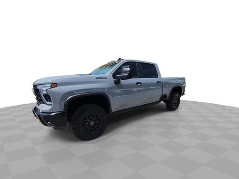 Used 2024 Chevrolet Silverado 2500 ZR2 w/ Technology Package AWD/4WD image 4