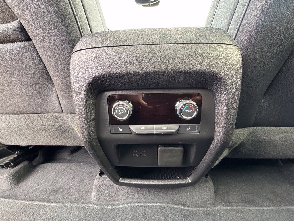 Used 2025 Chevrolet Traverse RS AWD/4WD image 34