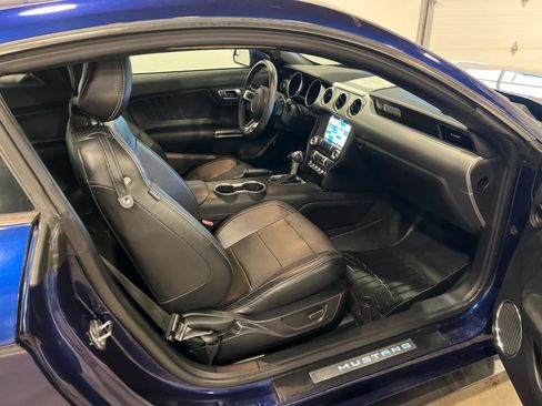 Used 2019 Ford Mustang GT Premium RWD image 29