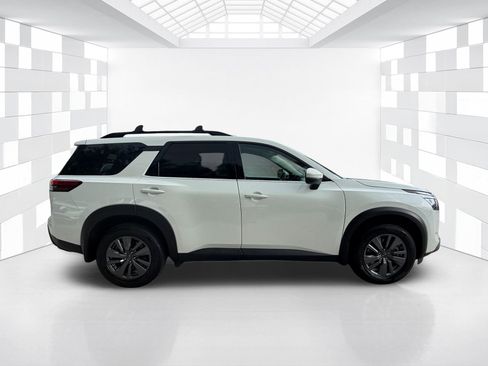 Certified 2024 Nissan Pathfinder SV FWD image 8