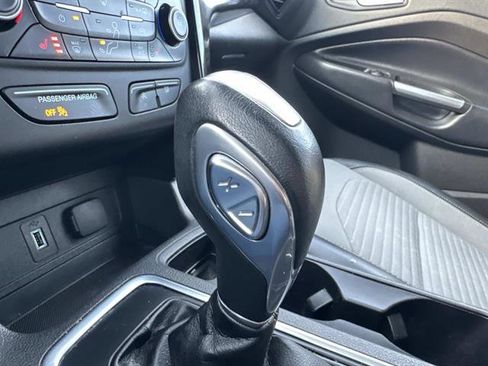 Used 2019 Ford Escape SE image 17