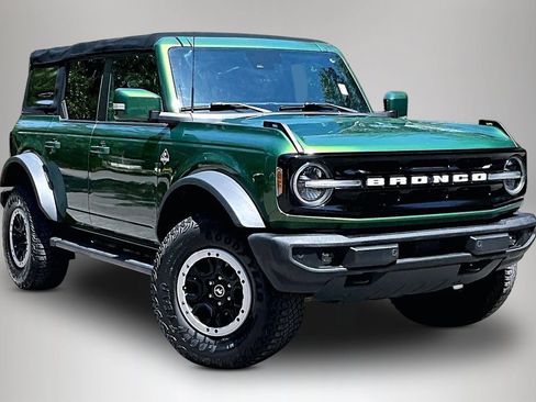 Used 2022 Ford Bronco Outer Banks w/ Sasquatch Package AWD/4WD image 2