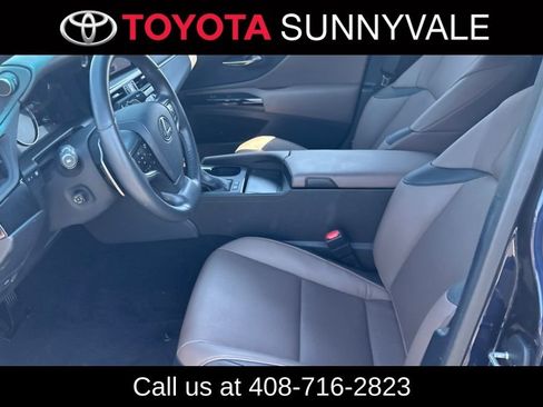 Used 2025 Lexus ES 300h w/ Premium Package image 4