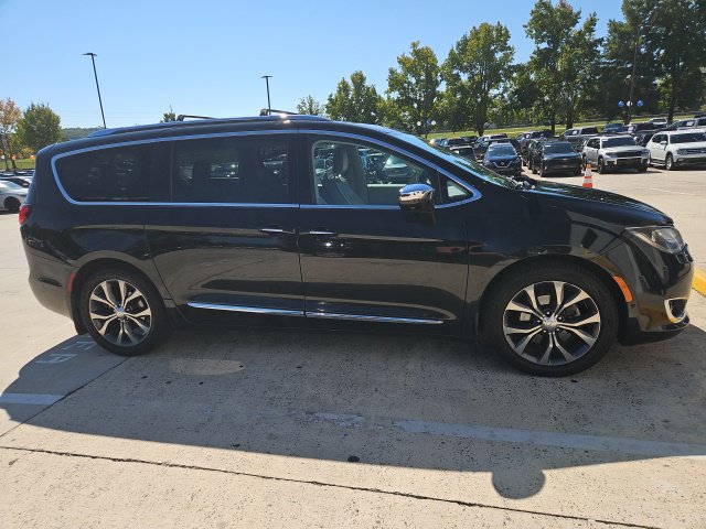 Used 2017 Chrysler Pacifica Limited FWD image 20