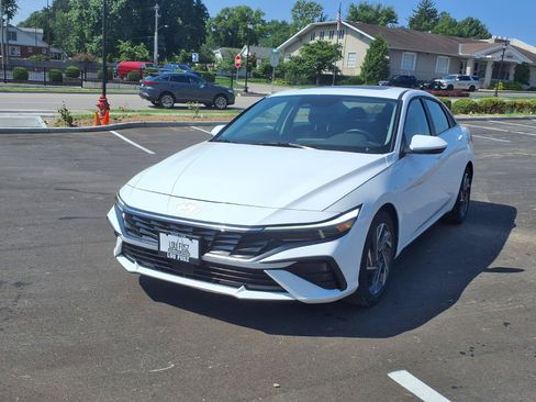 Used 2025 Hyundai Elantra SEL FWD image 30