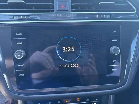 Certified 2023 Volkswagen Tiguan SE R-Line image 15