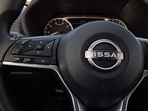 Used 2025 Nissan Sentra SV FWD image 25
