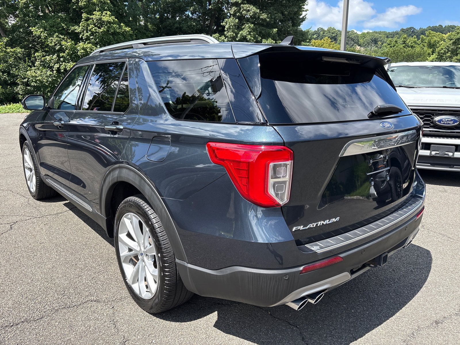 Used 2023 Ford Explorer Platinum w/ Technology Package AWD/4WD image 5