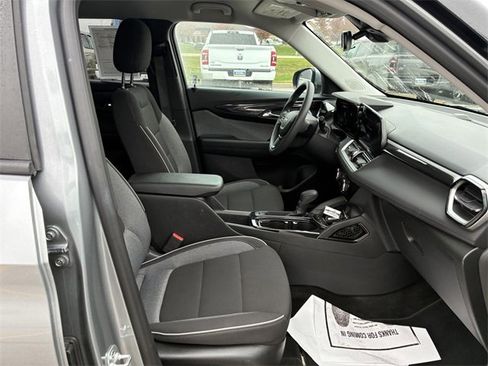 Used 2025 Chevrolet TrailBlazer LT image 16