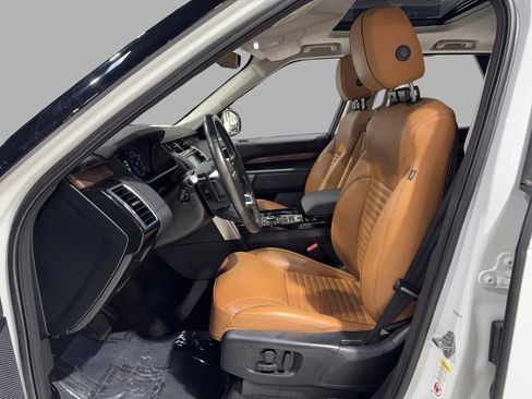 Used 2019 Land Rover Discovery HSE image 12