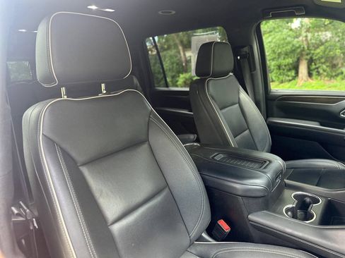Used 2024 Chevrolet Suburban Premier AWD/4WD image 22