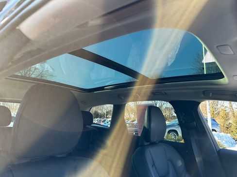 Used 2022 Volvo XC60 B5 Momentum w/ Climate Package image 28