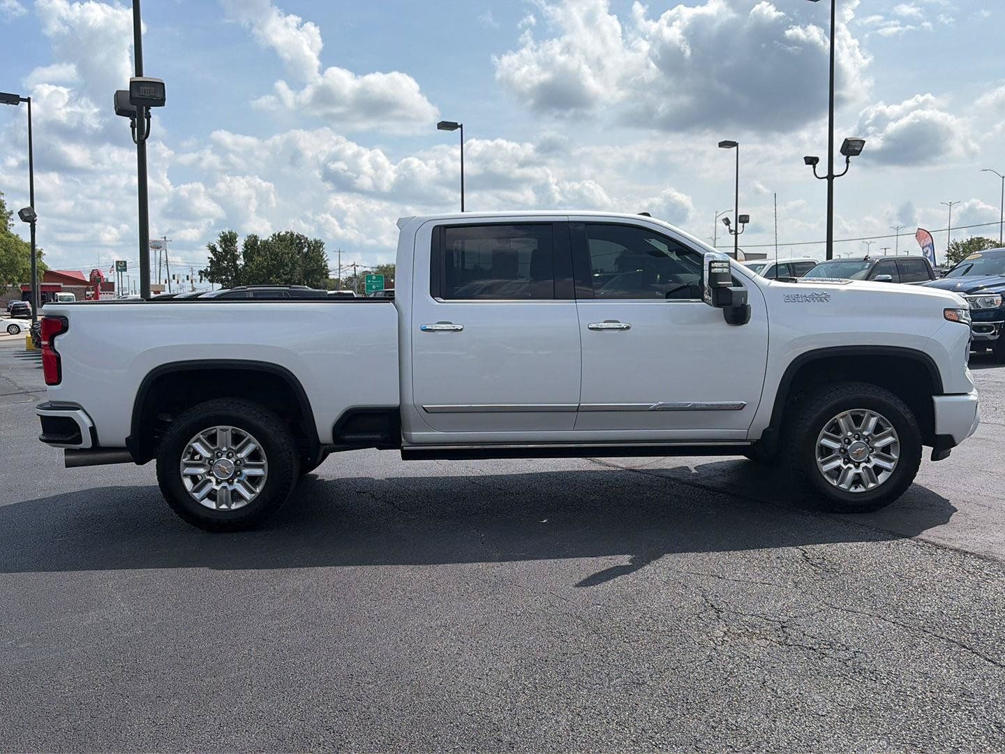 Used 2025 Chevrolet Silverado 2500 High Country w/ Technology Package AWD/4WD image 6